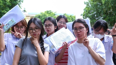 De strålende smilene til studentene fra Nghe An etter den avsluttende eksamen.
