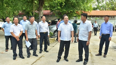 Der ständige stellvertretende Vorsitzende des Volkskomitees der Provinz An Giang, Nguyen Thanh Phong, besichtigt öffentliche Investitionsprojekte.