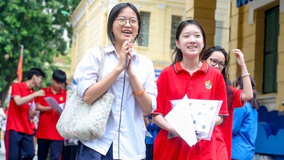 ผู้เข้าสอบบ่นว่าข้อสอบภาษาอังกฤษยากและตัวอักษร "ทำให้ปวดตา"