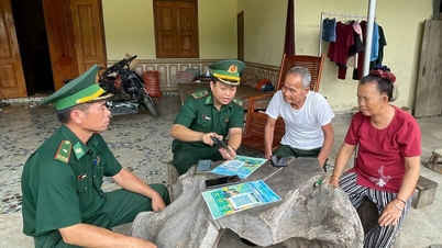 Bộ đội Biên phòng 'đi từng ngõ, gõ từng nhà' giúp dân chuyển đổi số