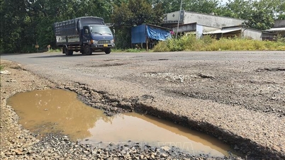 De nombreux nids-de-poule et de grandes dépressions sur la route provinciale 759 constituent un danger pour la sécurité routière.