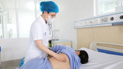 Hospitalisée après deux jours de jeûne et de consommation d'eau alcaline pour traiter un cancer.