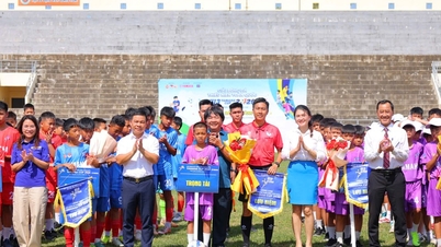 ពិធីបើកការប្រកួតជម្រុះជើងឯកបាល់ទាត់ជាតិអាយុក្រោម ១៣ ឆ្នាំនៅខេត្តក្វាងង៉ាយ
