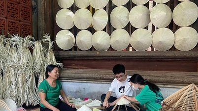 Hanoi: Membawa "pameran" desa kerajinan tradisional ke pusat perbelanjaan.