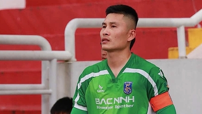 Who is Huynh Tuan Linh, the player who saved three penalties to help Bac Ninh Club get promoted to the V-League?