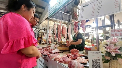 Saat membeli daging babi di pasar, Anda bisa langsung tahu apakah daging tersebut "bersih" dengan memindai kode batang di tempat.