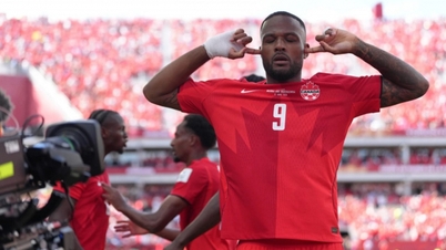 Kanada 1-1 Bosnia & Herzegovina: Cyle Larin mencetak sejarah saat Kanada meraih poin pertama mereka di Piala Dunia dalam 40 tahun.