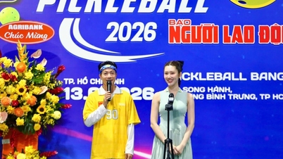 ST Son Thach and Thuy Ngan take the oath at the 2026 Nguoi Lao Dong Newspaper Pickleball Tournament.