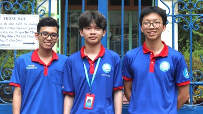 What do students from the Ho Chi Minh City University of Medicine and Pharmacy say about the high school graduation biology exam?