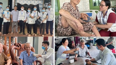 Para lansia di tiga komune di Kota Ho Chi Minh menerima layanan perawatan kesehatan dan manajemen kesehatan berbasis rumah.