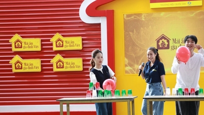 Huong Tram was geëmotioneerd en Khanh Vy kreeg een brok in zijn keel toen ze terugkeerden naar hun geboortestad om deel te nemen aan de opnames van "Vietnamese Family Home".