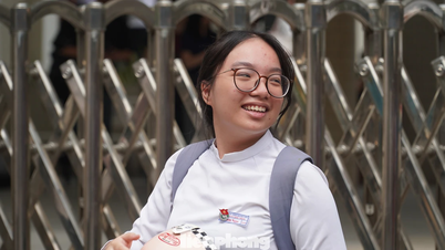 Female students in Da Nang consider the ao dai (traditional Vietnamese dress) a spiritual companion throughout the exam period.