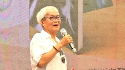Penulis Nguyen Dong Thuc dengan bergurau menceritakan kisah cintanya dan "saat-saat janggal" pada usia hampir 80 tahun.