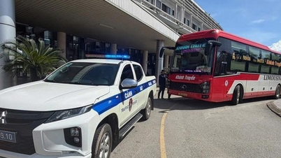 Quang Tri eyaletindeki trafik polisi, Hue'den gelen hamile bir kadının hastaneye güvenli bir şekilde ulaşmasına yardımcı oldu.