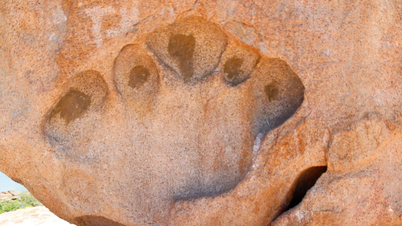 El misterio de la huella de mano gigante grabada en la roca de Nha Trang.
