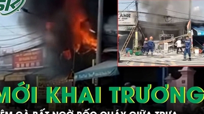 Restoran ayam yang baru dibuka tiba-tiba terbakar pada tengah hari.