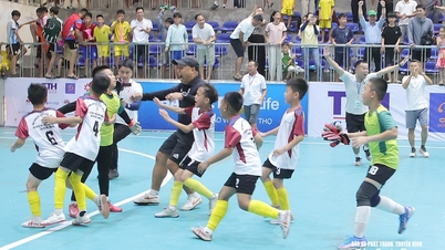 Thanh Vinh Children's Team wins the championship title at the Nghe An Newspaper and Radio & Television Cup Youth and Children's Football Tournament.