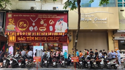 Latest gold prices today (June 14th) remain unchanged: Buyers line up in huge crowds, but shops are selling very slowly.
