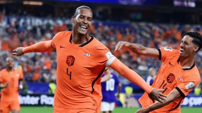 Belanda - Jepang (babak kedua) 2-2: Kamada mencetak gol dengan sundulan untuk menyamakan kedudukan.