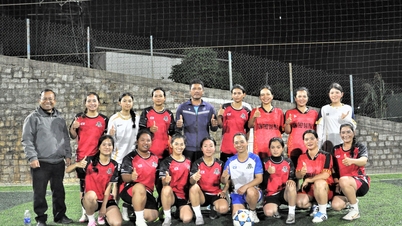 Tim sepak bola wanita dari daerah terpencil dan impian mereka untuk melepaskan diri dari desa mereka.