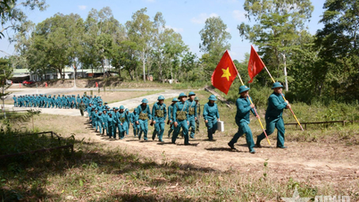 Chiến sĩ dân quân hăng say huấn luyện