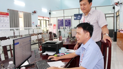 Pegawai tempatan menyesuaikan diri dengan persekitaran digital.