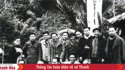 Stralend van patriottisme, onwankelbaar in de integriteit van een communist.