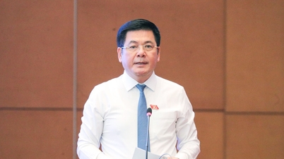 グエン・ホン・ディエン国会副議長は、材料産業、機械工学、製造業に関するワークショップの議長を務めた。