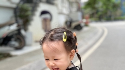 Putri aktris Phuong Oanh, Jenny, memukau dengan serangkaian foto menggemaskan saat ia berangkat ke sekolah.