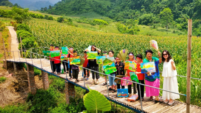 Those who go up the mountain to spread joy