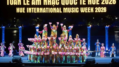 Bản hòa ca đa sắc màu bên dòng Hương