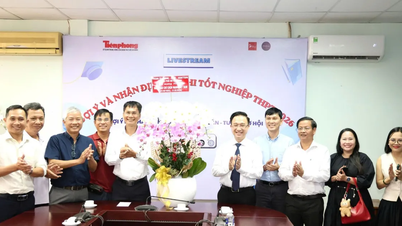 Timbalan Setiausaha Jawatankuasa Parti Bandar Raya Ho Chi Minh, Dang Minh Thong melawat pejabat perwakilan Akhbar Tien Phong di Bandar Raya Ho Chi Minh.