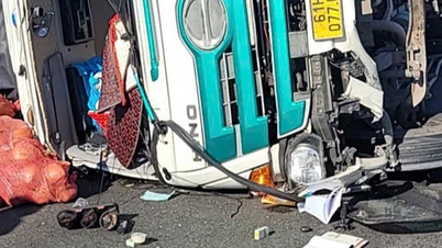 The Vinh Hao - Phan Thiet expressway has closed two interchanges due to an overturned truck blocking the road.
