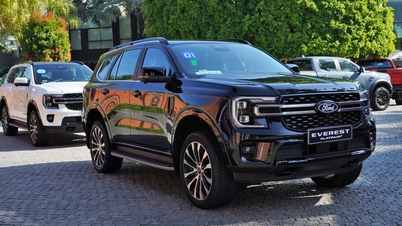 7-personers SUV: Toyota Fortuner sakker i stigende grad bagud i forhold til Ford Everest.