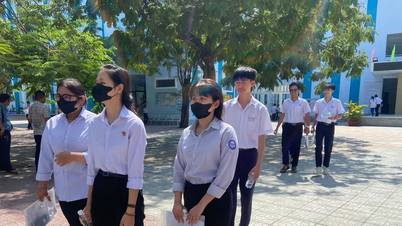 Khanh Hoa: Menyiasat dakwaan bahawa pengawas peperiksaan 'memihak' pelajar menggunakan helaian contekan dalam peperiksaan tamat pengajian sekolah menengah.