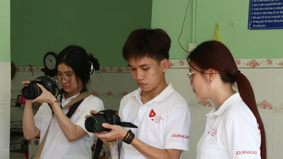 Những chuyến tác nghiệp đầu đời và hành trình chạm nghề báo