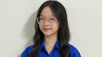 En jente i 10. klasse fra Quoc Hoc Hue videregående skole for begavede er den yngste delegaten på den 13. nasjonale kongressen til Vietnams ungdomsforbund.