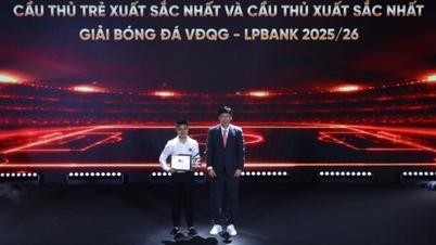 O meio-campista Quang Hai conquista o título de Melhor Jogador da V.League 2025-2026.