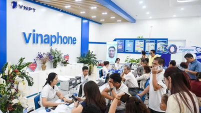 Thousands of people rushed to verify their subscriber information on the first day of SIM card deactivation.
