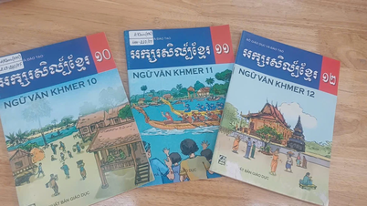 Seorang guru yang berdedikasi melestarikan jiwa dari aksara Khmer.