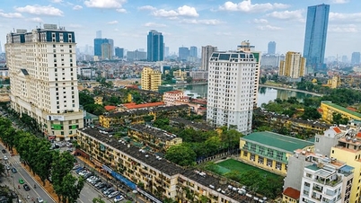 Aulas, zonas residenciales, parques infantiles, jardines de flores: una parte de la ciudad vista desde la memoria.