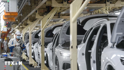 Chiński eksport pojazdów elektrycznych przyspiesza, dążąc do objęcia pozycji lidera na rynku światowym.