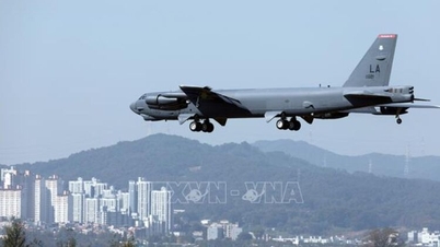 Lapan orang terbunuh dalam nahas pesawat B-52 di Amerika Syarikat.