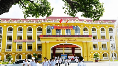 Quang Ninh: Tre lærere ble disiplinert for å ha foreslått at elever lot klassekameratene sine kopiere svarene under avslutningsprøven på videregående skole.