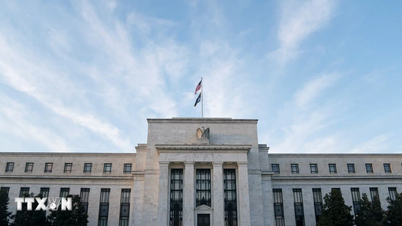 Kebijakan baru The Fed menghadapi tantangan inflasi dan biaya hidup.
