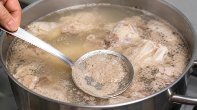 Is the foam that forms when simmering bones a nutrient or an impurity?