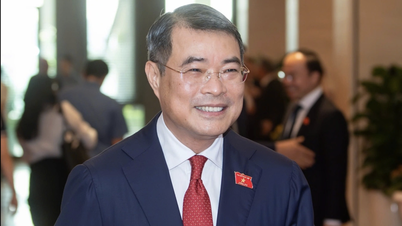 El primer ministro Le Minh Hung partió para asistir a la Cumbre que conmemora el 35 aniversario de las relaciones ASEAN-Rusia y para participar en actividades bilaterales en Kazán, Federación Rusa.