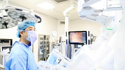 複雑な食道がん症例に対し、ロボット支援腹腔鏡手術を実施した。