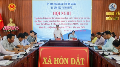 Jabatan Hal Ehwal Etnik dan Agama wilayah An Giang menganjurkan latihan dan kursus ulangkaji mengenai pengetahuan undang-undang dan kemahiran komunikasi di komune Hon Dat.