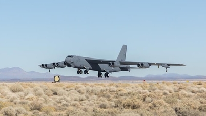 AS: Pesawat B52 jatuh, menewaskan 8 orang.